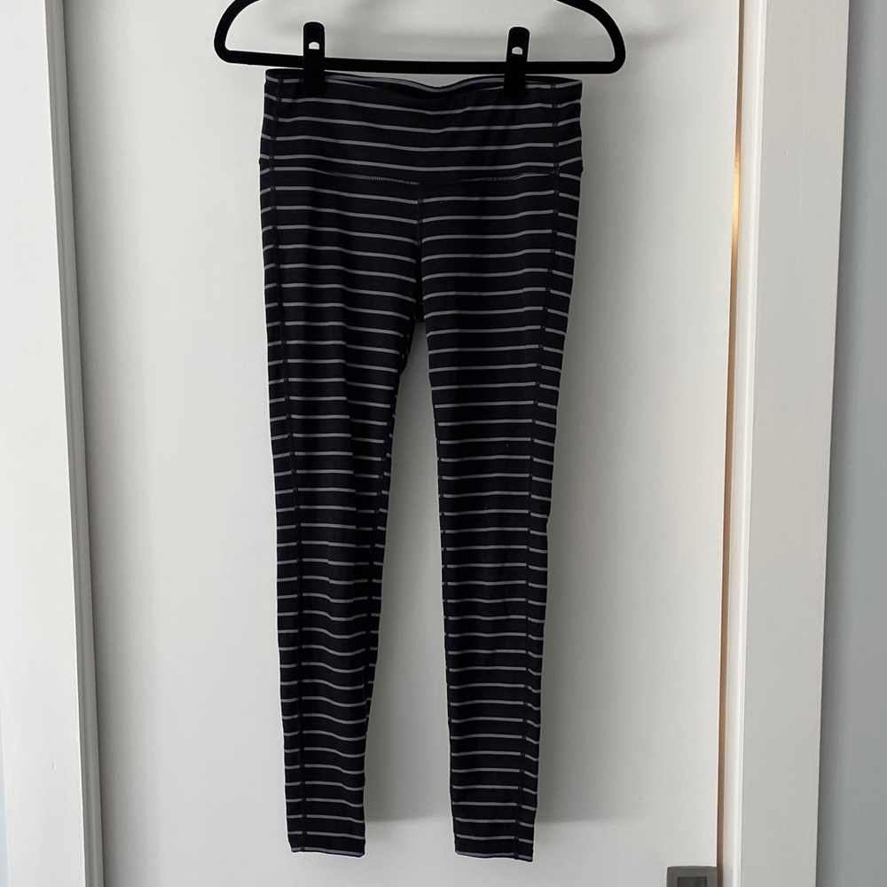 Athleta black gray stripe chaturanga legging